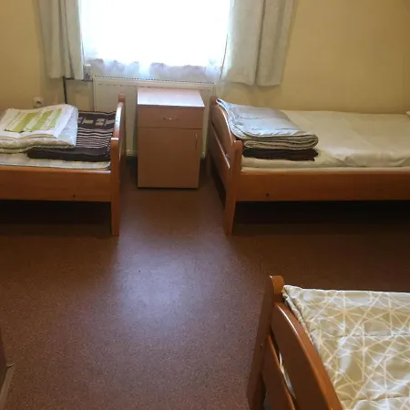 Dom Mlodziezowy W Polanie Apartment Serednie Male Exterior photo