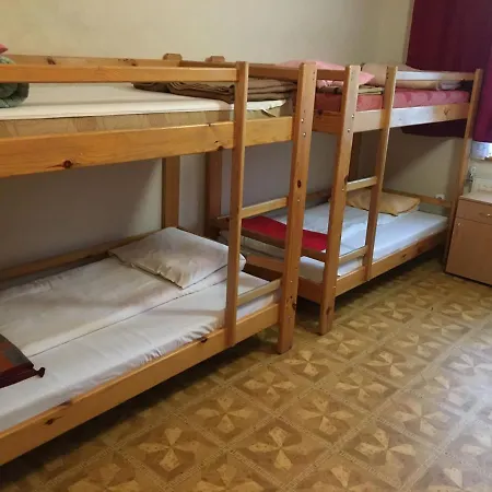 Dom Mlodziezowy W Polanie Apartment Serednie Male Exterior photo