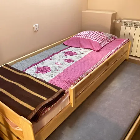 Dom Mlodziezowy W Polanie Apartment Serednie Male Exterior photo
