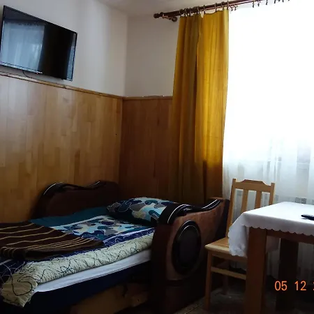 Dom Mlodziezowy W Polanie Apartment Serednie Male Exterior photo