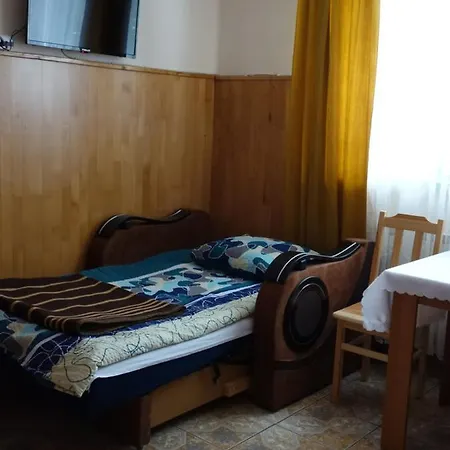Dom Mlodziezowy W Polanie Apartment Serednie Male Exterior photo