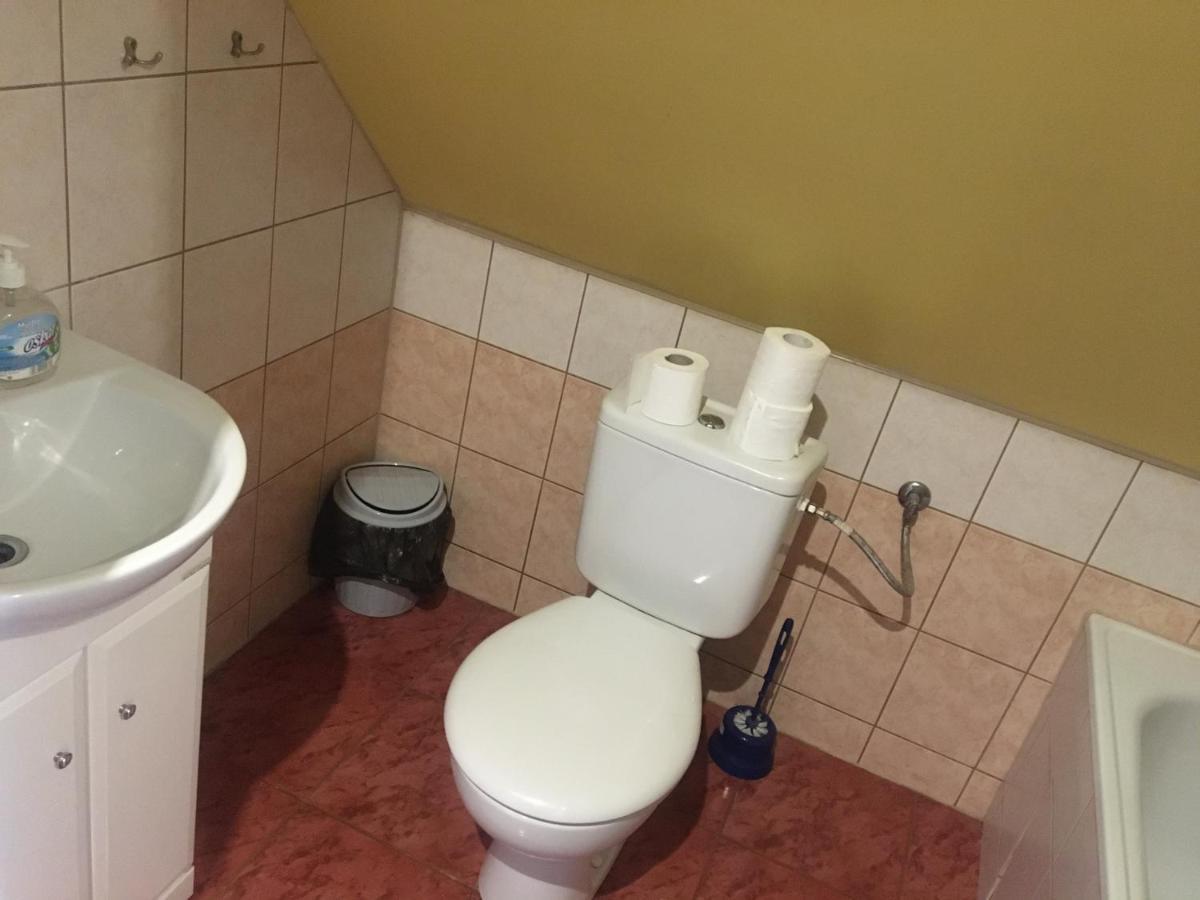 Dom Mlodziezowy W Polanie Serednie Male